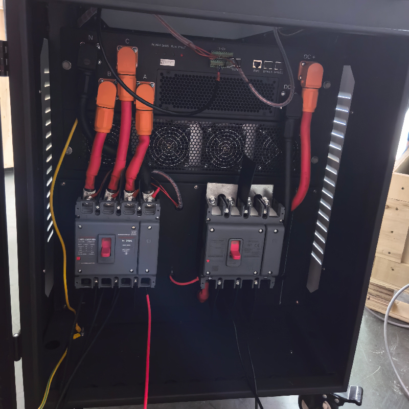Invertisseur d'alimentation de tension nominale de 400 V avec 173 A/190 A/216 A de courant continu maximum et 400 V de tension d'entrée nominale