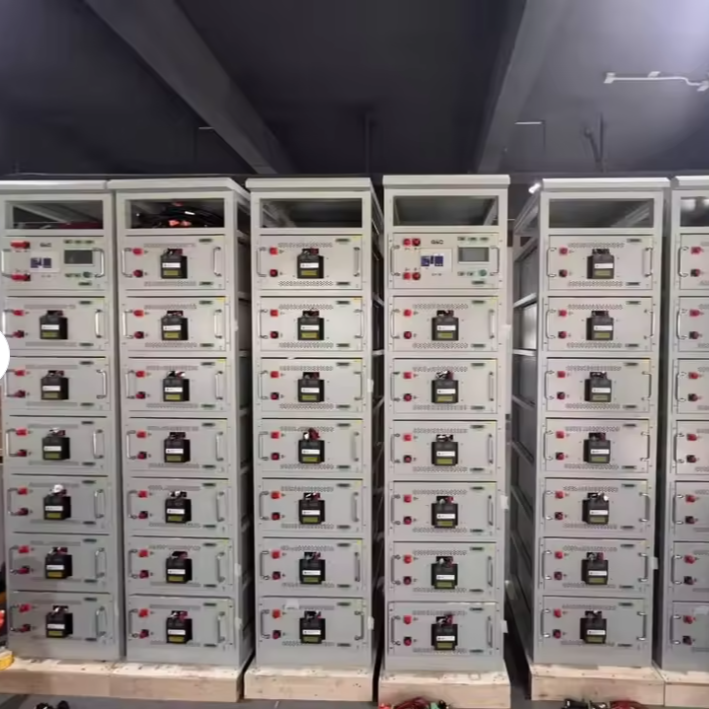 Batterie au lithium haute tension avec une profondeur de décharge supérieure à 80% Smart BMS et température de fonctionnement de moins 20 à 65 degrés Celsius